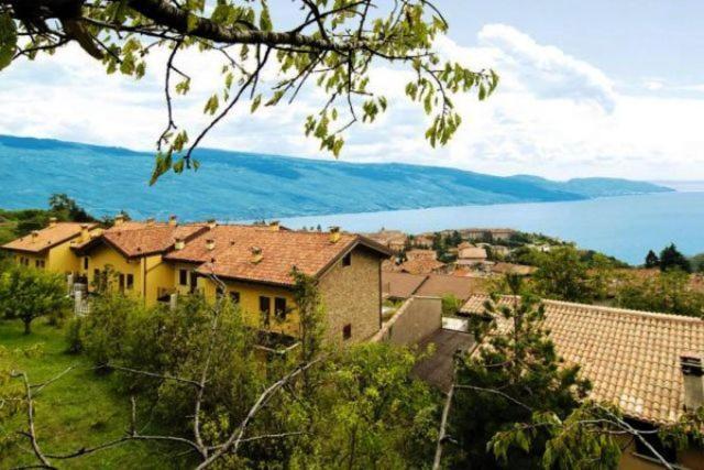Residence Mirena - Rebomaholidays Tignale Exterior foto